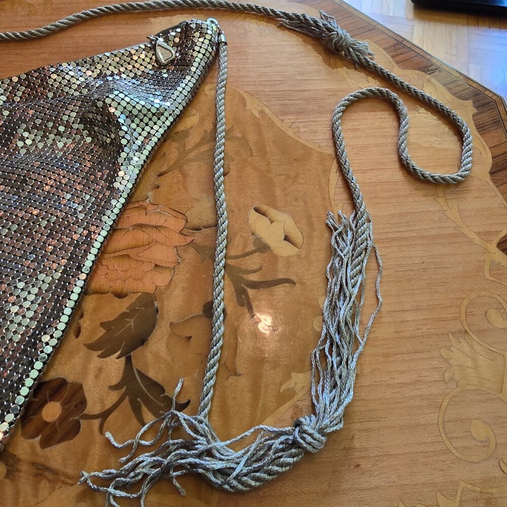 Unique Triangle Shape Vintage Metallic Mesh Chainmail Evening Bag - Picture 2 of 8
